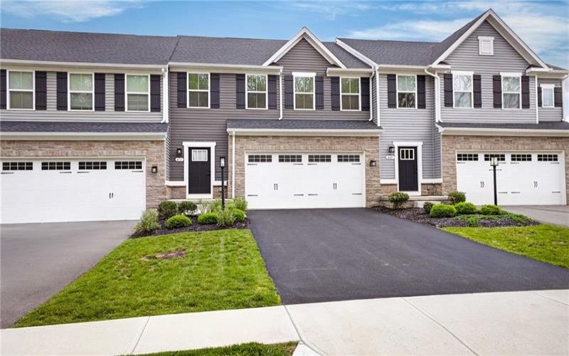 471 Dogwood Ln, Mc Donald, 15057, 3 Bedrooms Bedrooms, 8 Rooms Rooms,2.1 BathroomsBathrooms,Residential,For Sale,Dogwood Ln,1751769