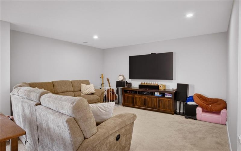 471 Dogwood Ln, Mc Donald, 15057, 3 Bedrooms Bedrooms, 8 Rooms Rooms,2.1 BathroomsBathrooms,Residential,For Sale,Dogwood Ln,1751769