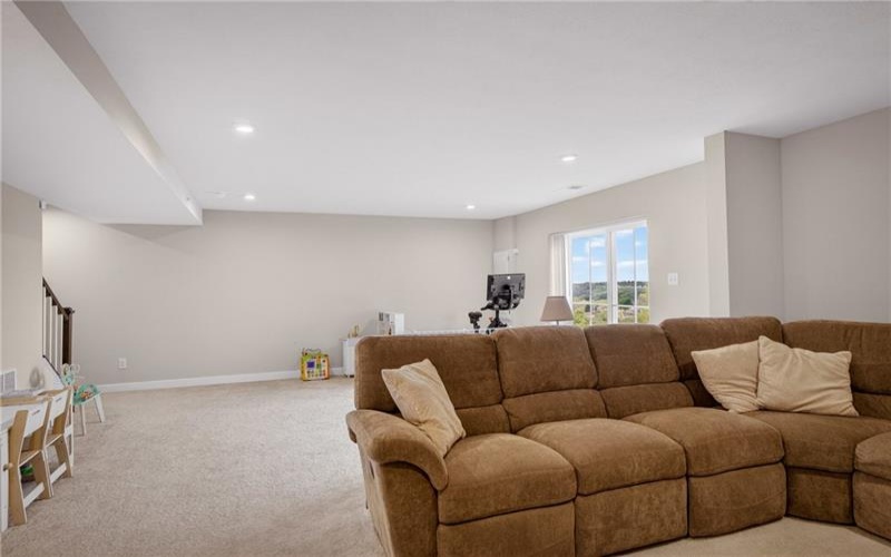 471 Dogwood Ln, Mc Donald, 15057, 3 Bedrooms Bedrooms, 8 Rooms Rooms,2.1 BathroomsBathrooms,Residential,For Sale,Dogwood Ln,1751769