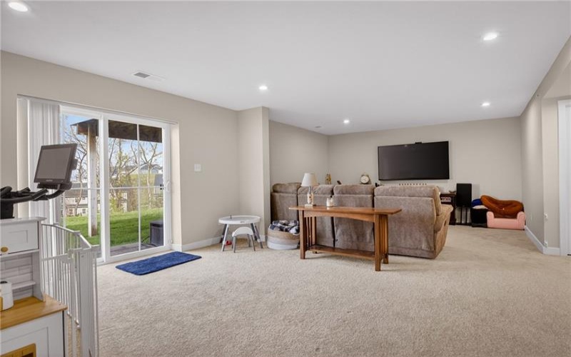 471 Dogwood Ln, Mc Donald, 15057, 3 Bedrooms Bedrooms, 8 Rooms Rooms,2.1 BathroomsBathrooms,Residential,For Sale,Dogwood Ln,1751769