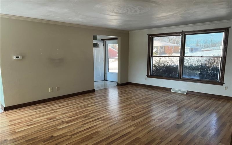 1014 Jefferson Ave, Jeannette, 15644, 3 Bedrooms Bedrooms, 10 Rooms Rooms,2.1 BathroomsBathrooms,Residential,For Sale,Jefferson Ave,1733730