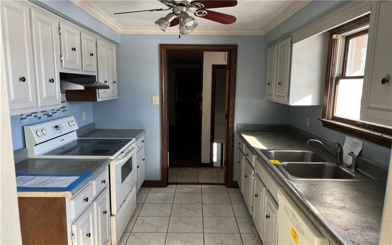 1014 Jefferson Ave, Jeannette, 15644, 3 Bedrooms Bedrooms, 10 Rooms Rooms,2.1 BathroomsBathrooms,Residential,For Sale,Jefferson Ave,1733730