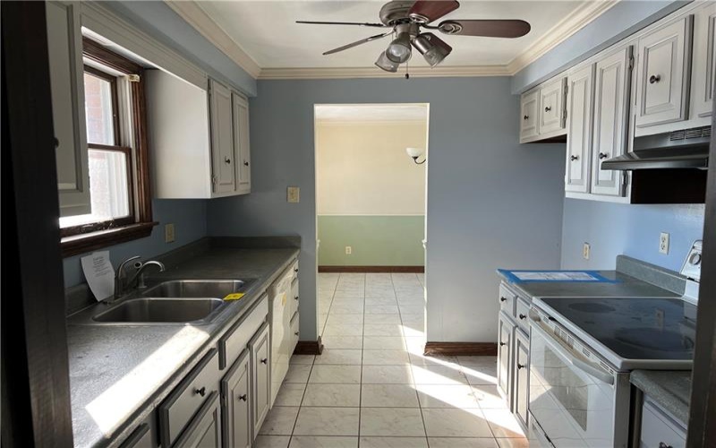 1014 Jefferson Ave, Jeannette, 15644, 3 Bedrooms Bedrooms, 10 Rooms Rooms,2.1 BathroomsBathrooms,Residential,For Sale,Jefferson Ave,1733730
