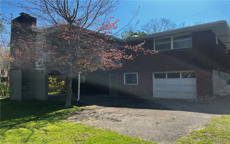 560 Sells Ln, Greensburg, 15601, 3 Bedrooms Bedrooms, 6 Rooms Rooms,1.1 BathroomsBathrooms,Residential,For Sale,Sells Ln,1751939