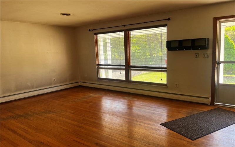 560 Sells Ln, Greensburg, 15601, 3 Bedrooms Bedrooms, 6 Rooms Rooms,1.1 BathroomsBathrooms,Residential,For Sale,Sells Ln,1751939