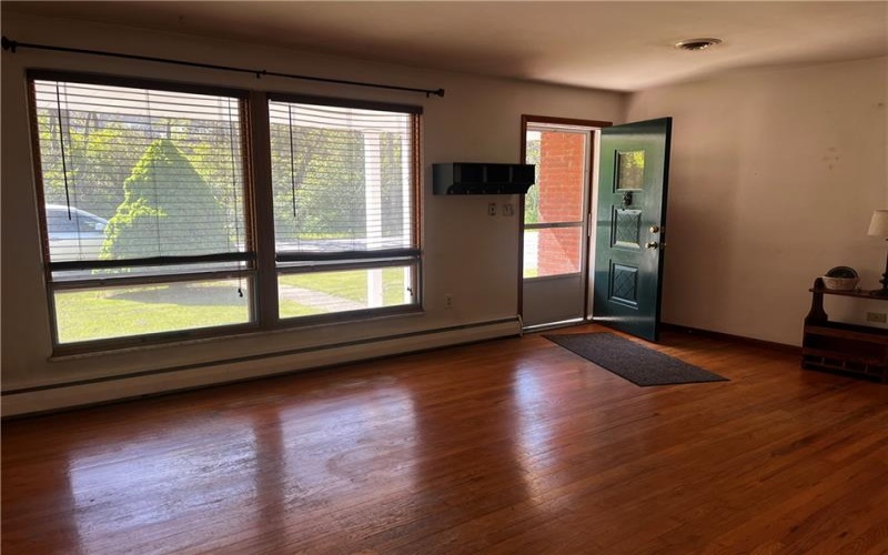 560 Sells Ln, Greensburg, 15601, 3 Bedrooms Bedrooms, 6 Rooms Rooms,1.1 BathroomsBathrooms,Residential,For Sale,Sells Ln,1751939