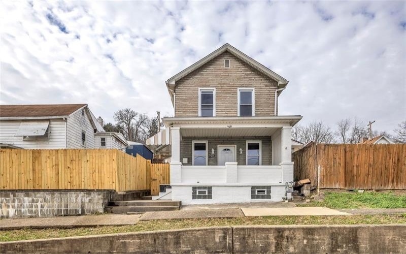1209 Lower Meadow Ave, Charleroi, 15022, 3 Bedrooms Bedrooms, 6 Rooms Rooms,2 BathroomsBathrooms,Residential,For Sale,Lower Meadow Ave,1731258