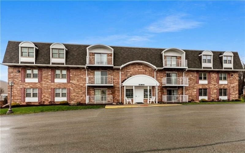503 Clubhouse Dr, Washington, 15301, 2 Bedrooms Bedrooms, 6 Rooms Rooms,1.1 BathroomsBathrooms,Residential,For Sale,Clubhouse Dr,1746444