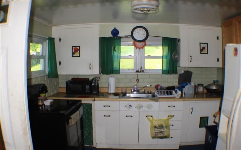 31 Pennsylvania Ave, California, 15419, 2 Bedrooms Bedrooms, 6 Rooms Rooms,1 BathroomBathrooms,Residential,For Sale,Pennsylvania Ave,1752057