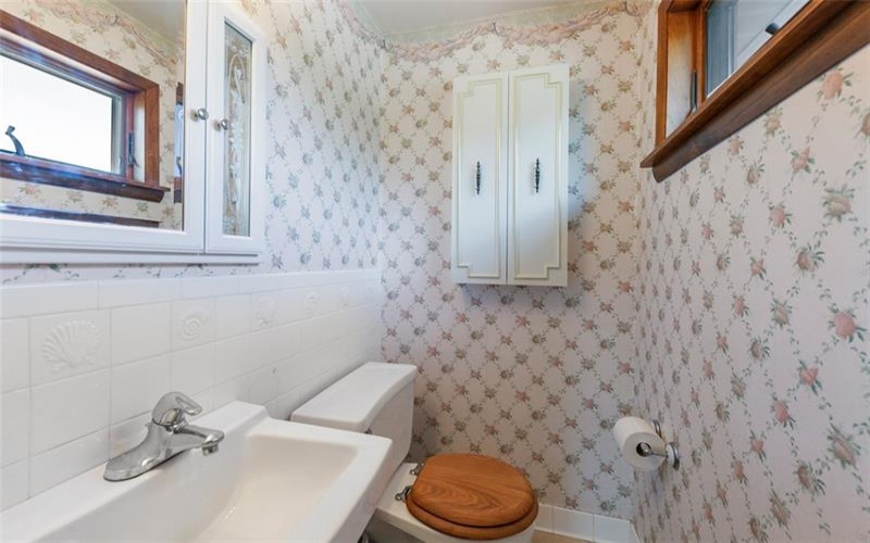 102 Kenneth Dr, Delmont, 15626, 3 Bedrooms Bedrooms, 10 Rooms Rooms,1.2 BathroomsBathrooms,Residential,For Sale,Kenneth Dr,1752035