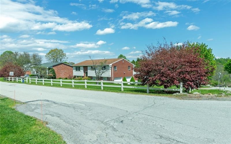 102 Kenneth Dr, Delmont, 15626, 3 Bedrooms Bedrooms, 10 Rooms Rooms,1.2 BathroomsBathrooms,Residential,For Sale,Kenneth Dr,1752035
