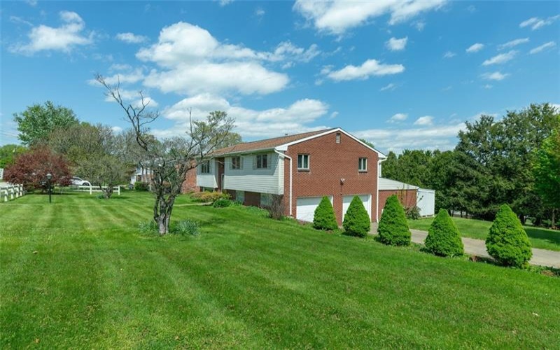 102 Kenneth Dr, Delmont, 15626, 3 Bedrooms Bedrooms, 10 Rooms Rooms,1.2 BathroomsBathrooms,Residential,For Sale,Kenneth Dr,1752035