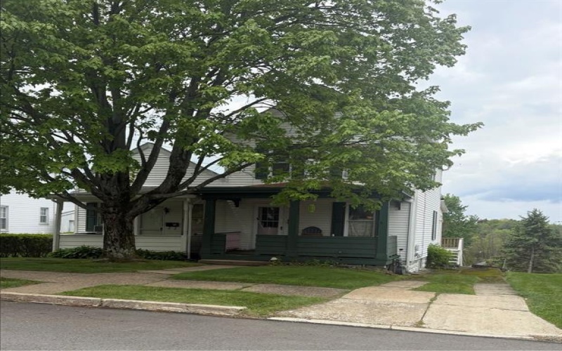 507 & 507 1/2 Michigan Ave, Jeannette, 15644, 3 Bedrooms Bedrooms, ,2 BathroomsBathrooms,Residential,For Sale,Michigan Ave,1752193