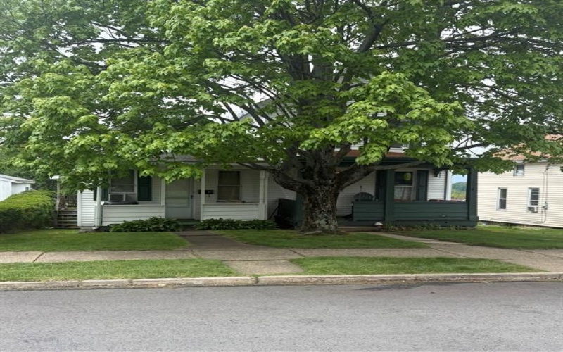 507 & 507 1/2 Michigan Ave, Jeannette, 15644, 3 Bedrooms Bedrooms, ,2 BathroomsBathrooms,Residential,For Sale,Michigan Ave,1752193