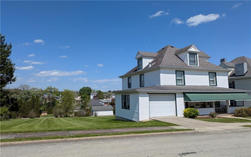 706 Parker Ave, Scottdale, 15683, 4 Bedrooms Bedrooms, 9 Rooms Rooms,1.1 BathroomsBathrooms,Residential,For Sale,Parker Ave,1752212