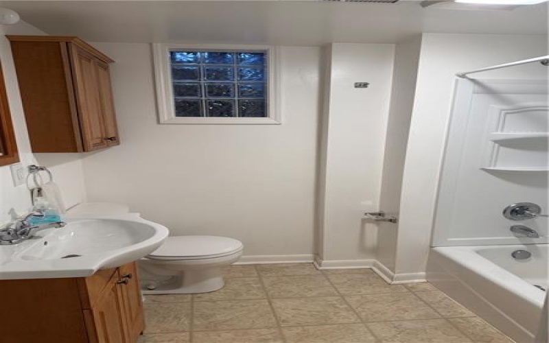 123 B Hidden Valley Rd, McMurray, 15317, 3 Bedrooms Bedrooms, ,2 BathroomsBathrooms,Lease,For Rent,Hidden Valley Rd,1731064