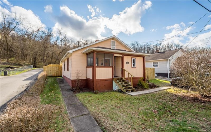 201 Brown Street, Brownsville, 15417, 2 Bedrooms Bedrooms, 5 Rooms Rooms,1 BathroomBathrooms,Residential,For Sale,Brown Street,1735723