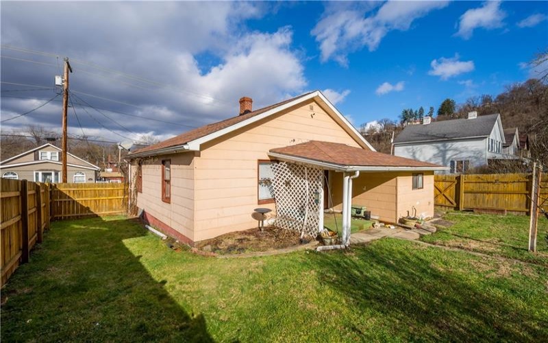 201 Brown Street, Brownsville, 15417, 2 Bedrooms Bedrooms, 5 Rooms Rooms,1 BathroomBathrooms,Residential,For Sale,Brown Street,1735723