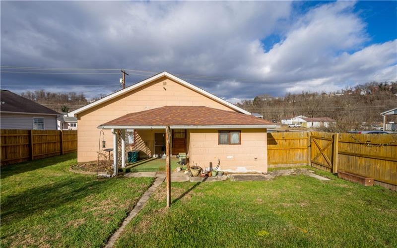 201 Brown Street, Brownsville, 15417, 2 Bedrooms Bedrooms, 5 Rooms Rooms,1 BathroomBathrooms,Residential,For Sale,Brown Street,1735723