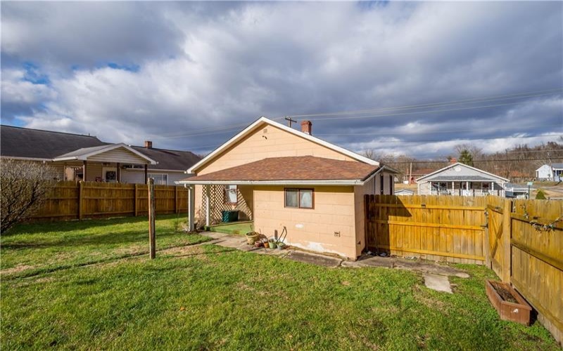 201 Brown Street, Brownsville, 15417, 2 Bedrooms Bedrooms, 5 Rooms Rooms,1 BathroomBathrooms,Residential,For Sale,Brown Street,1735723