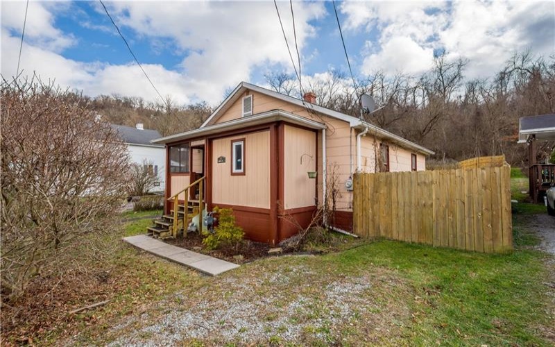 201 Brown Street, Brownsville, 15417, 2 Bedrooms Bedrooms, 5 Rooms Rooms,1 BathroomBathrooms,Residential,For Sale,Brown Street,1735723
