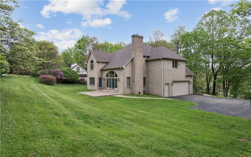 1005 Fairway Oaks Dr, Jeannette, 15644, 4 Bedrooms Bedrooms, 12 Rooms Rooms,2.1 BathroomsBathrooms,Residential,For Sale,Fairway Oaks Dr,1752218