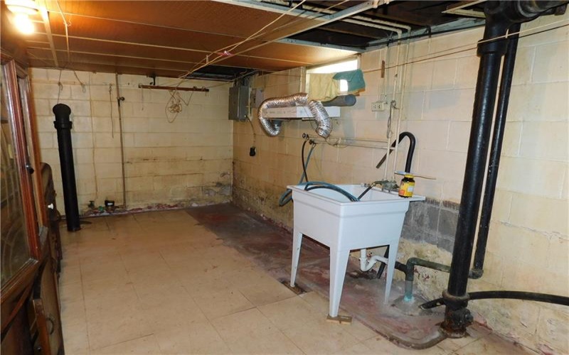 145 Easy Street, Uniontown, 15401, 3 Bedrooms Bedrooms, 6 Rooms Rooms,1.1 BathroomsBathrooms,Residential,For Sale,Easy Street,1751999