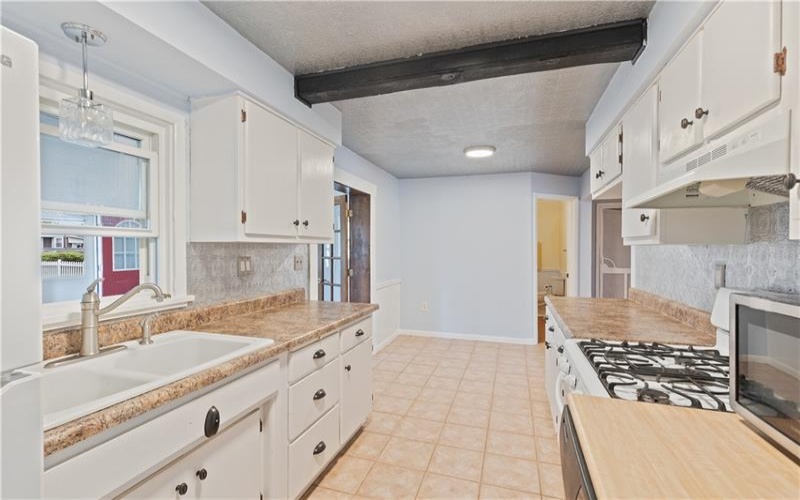 126 Allison Ave, Houston, 15342, 2 Bedrooms Bedrooms, 8 Rooms Rooms,1.1 BathroomsBathrooms,Residential,For Sale,Allison Ave,1752123