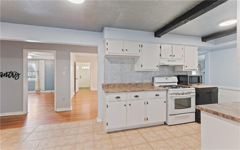 126 Allison Ave, Houston, 15342, 2 Bedrooms Bedrooms, 8 Rooms Rooms,1.1 BathroomsBathrooms,Residential,For Sale,Allison Ave,1752123