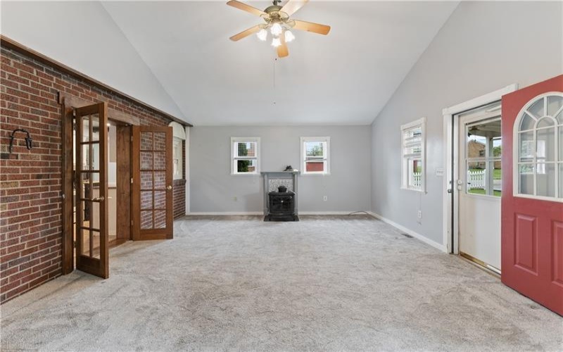 126 Allison Ave, Houston, 15342, 2 Bedrooms Bedrooms, 8 Rooms Rooms,1.1 BathroomsBathrooms,Residential,For Sale,Allison Ave,1752123