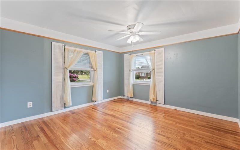 126 Allison Ave, Houston, 15342, 2 Bedrooms Bedrooms, 8 Rooms Rooms,1.1 BathroomsBathrooms,Residential,For Sale,Allison Ave,1752123