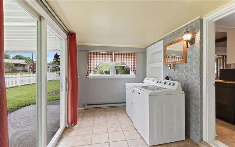 126 Allison Ave, Houston, 15342, 2 Bedrooms Bedrooms, 8 Rooms Rooms,1.1 BathroomsBathrooms,Residential,For Sale,Allison Ave,1752123
