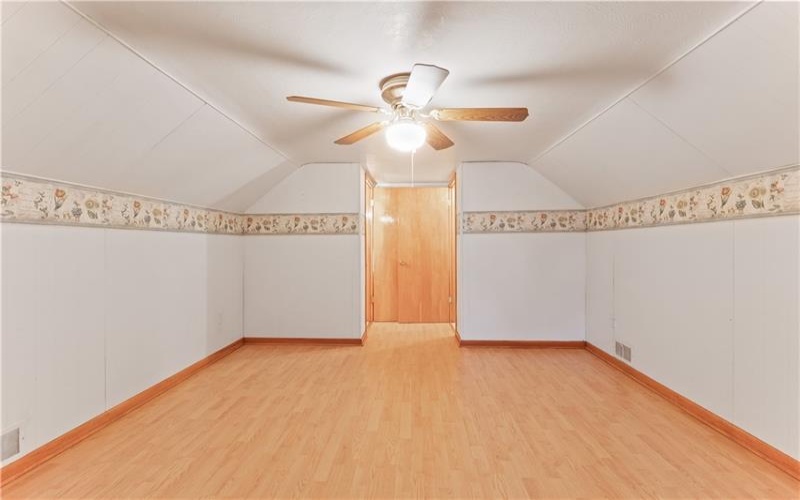 126 Allison Ave, Houston, 15342, 2 Bedrooms Bedrooms, 8 Rooms Rooms,1.1 BathroomsBathrooms,Residential,For Sale,Allison Ave,1752123