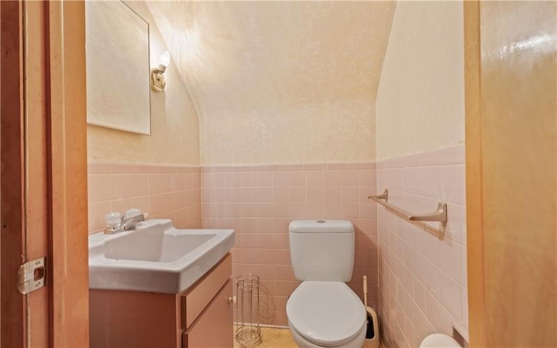 126 Allison Ave, Houston, 15342, 2 Bedrooms Bedrooms, 8 Rooms Rooms,1.1 BathroomsBathrooms,Residential,For Sale,Allison Ave,1752123