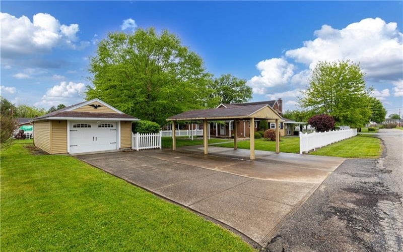 126 Allison Ave, Houston, 15342, 2 Bedrooms Bedrooms, 8 Rooms Rooms,1.1 BathroomsBathrooms,Residential,For Sale,Allison Ave,1752123