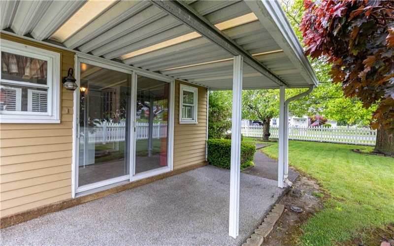 126 Allison Ave, Houston, 15342, 2 Bedrooms Bedrooms, 8 Rooms Rooms,1.1 BathroomsBathrooms,Residential,For Sale,Allison Ave,1752123