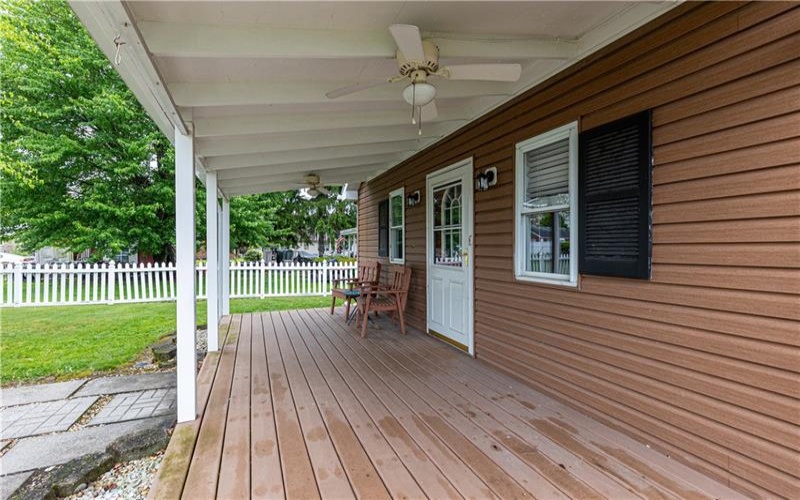 126 Allison Ave, Houston, 15342, 2 Bedrooms Bedrooms, 8 Rooms Rooms,1.1 BathroomsBathrooms,Residential,For Sale,Allison Ave,1752123