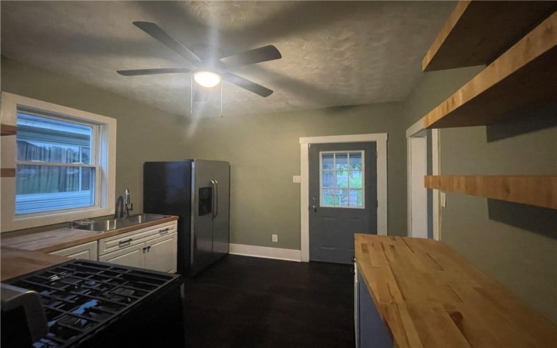 428 Pershing Dr, New Kensington, 15068, 3 Bedrooms Bedrooms, 6 Rooms Rooms,1 BathroomBathrooms,Residential,For Sale,Pershing Dr,1752468