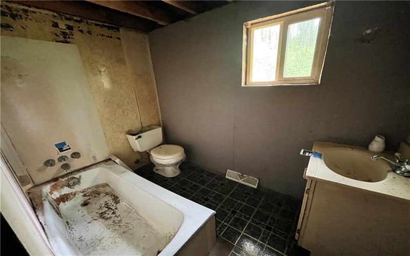 2302 Hunter Rd, Greensburg, 15601, 2 Bedrooms Bedrooms, 5 Rooms Rooms,1 BathroomBathrooms,Residential,For Sale,Hunter Rd,1752472