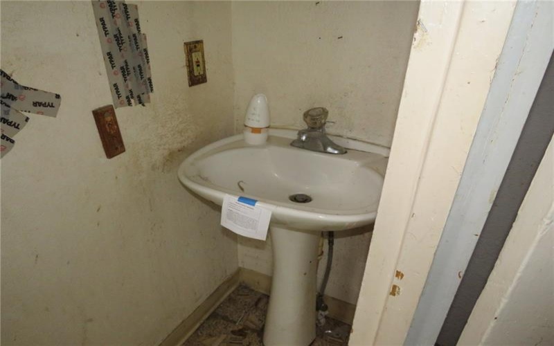 1080 Bruce St, Washington, 15301, 3 Bedrooms Bedrooms, 6 Rooms Rooms,1 BathroomBathrooms,Residential,For Sale,Bruce St,1752500