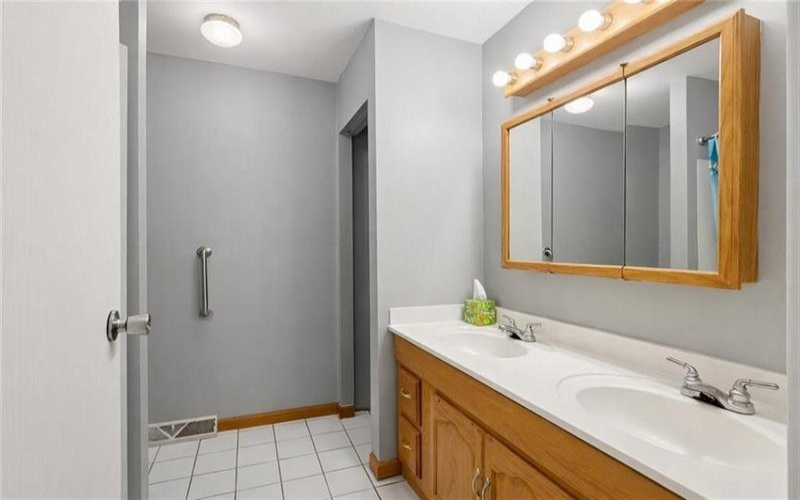 2715 Myrtle Dr, New Kensington, 15068, 3 Bedrooms Bedrooms, 6 Rooms Rooms,2 BathroomsBathrooms,Residential,For Sale,Myrtle Dr,1752558