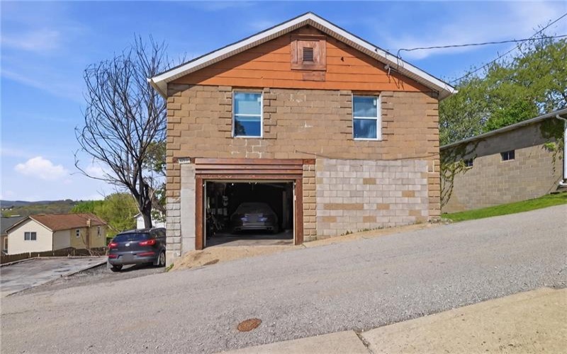 205 Lowell St, Vandergrift, 15690, 3 Bedrooms Bedrooms, 7 Rooms Rooms,1.1 BathroomsBathrooms,Residential,For Sale,Lowell St,1750227