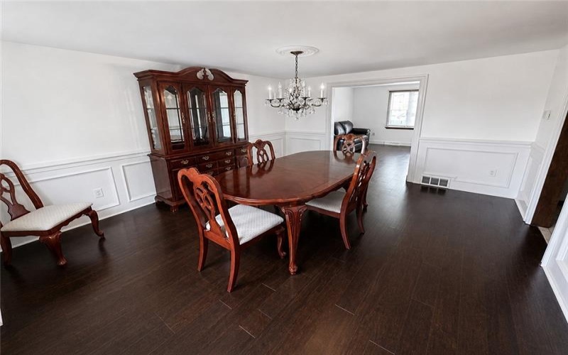 504 Maple St, Jeannette, 15644, 3 Bedrooms Bedrooms, 10 Rooms Rooms,3.1 BathroomsBathrooms,Residential,For Sale,Maple St,1751961