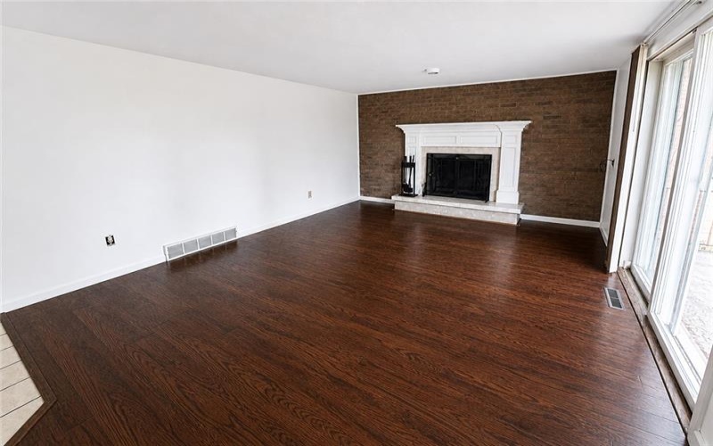 504 Maple St, Jeannette, 15644, 3 Bedrooms Bedrooms, 10 Rooms Rooms,3.1 BathroomsBathrooms,Residential,For Sale,Maple St,1751961