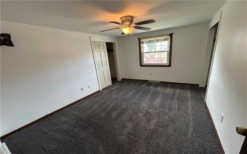 504 Maple St, Jeannette, 15644, 3 Bedrooms Bedrooms, 10 Rooms Rooms,3.1 BathroomsBathrooms,Residential,For Sale,Maple St,1751961