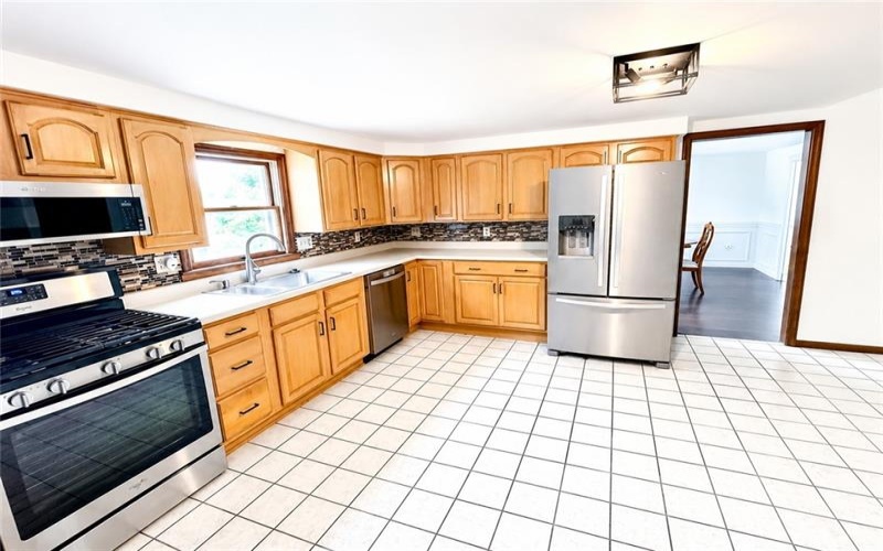 504 Maple St, Jeannette, 15644, 3 Bedrooms Bedrooms, 10 Rooms Rooms,3.1 BathroomsBathrooms,Residential,For Sale,Maple St,1751961