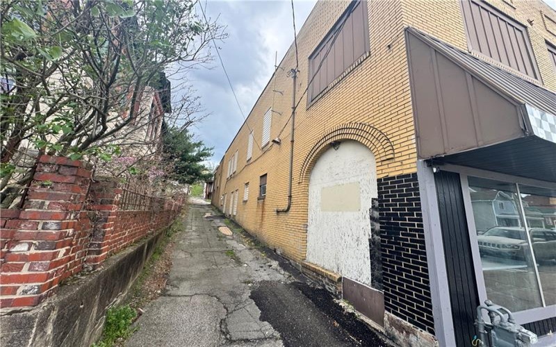 211 Fallowfield Ave, Charleroi, 15022, ,Commercial-industrial-business,For Sale,Fallowfield Ave,1752592