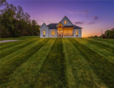 315 Stewarton Rd, Mill Run, 15464, 3 Bedrooms Bedrooms, ,2.1 BathroomsBathrooms,Residential,For Sale,Stewarton Rd,1752492