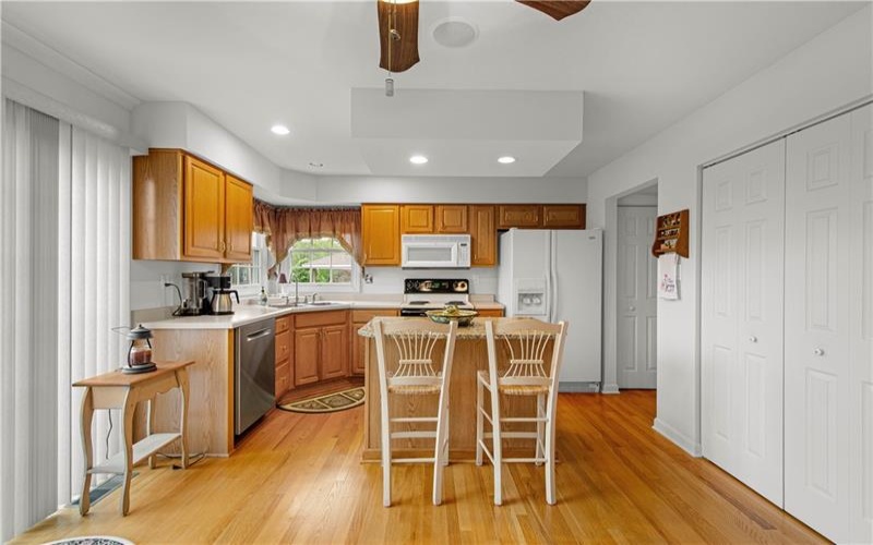 213 Walnut Drive, Eighty Four, 15330, 3 Bedrooms Bedrooms, 9 Rooms Rooms,2.1 BathroomsBathrooms,Residential,For Sale,Walnut Drive,1752517