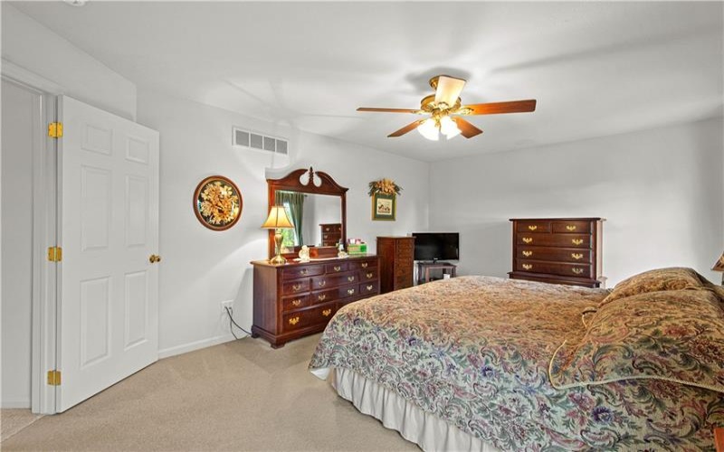 213 Walnut Drive, Eighty Four, 15330, 3 Bedrooms Bedrooms, 9 Rooms Rooms,2.1 BathroomsBathrooms,Residential,For Sale,Walnut Drive,1752517
